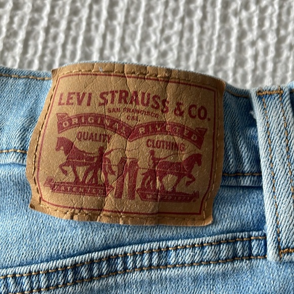 Levi High Rise Shorts - Picture 6 of 6